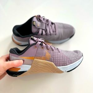 Women’s Nike Metcon sneakers Size 7 — Never Worn/ Like New